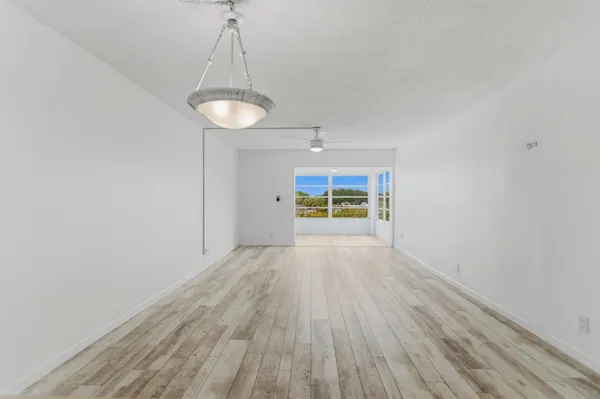 $2,000 | 9233 Southwest 8th Street, Unit 404, Boca Raton, FL 33428