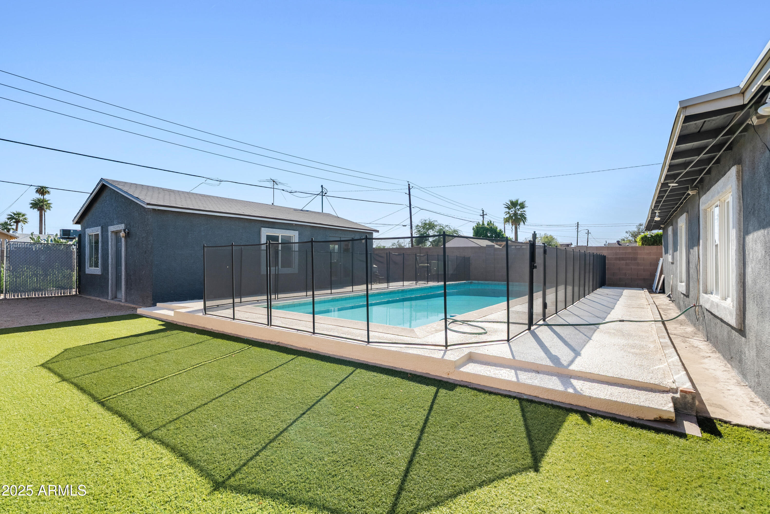 2147 West Osborn Road Phoenix, AZ 85015 - Photo 20 of 29 a view of a backyard with a backyard