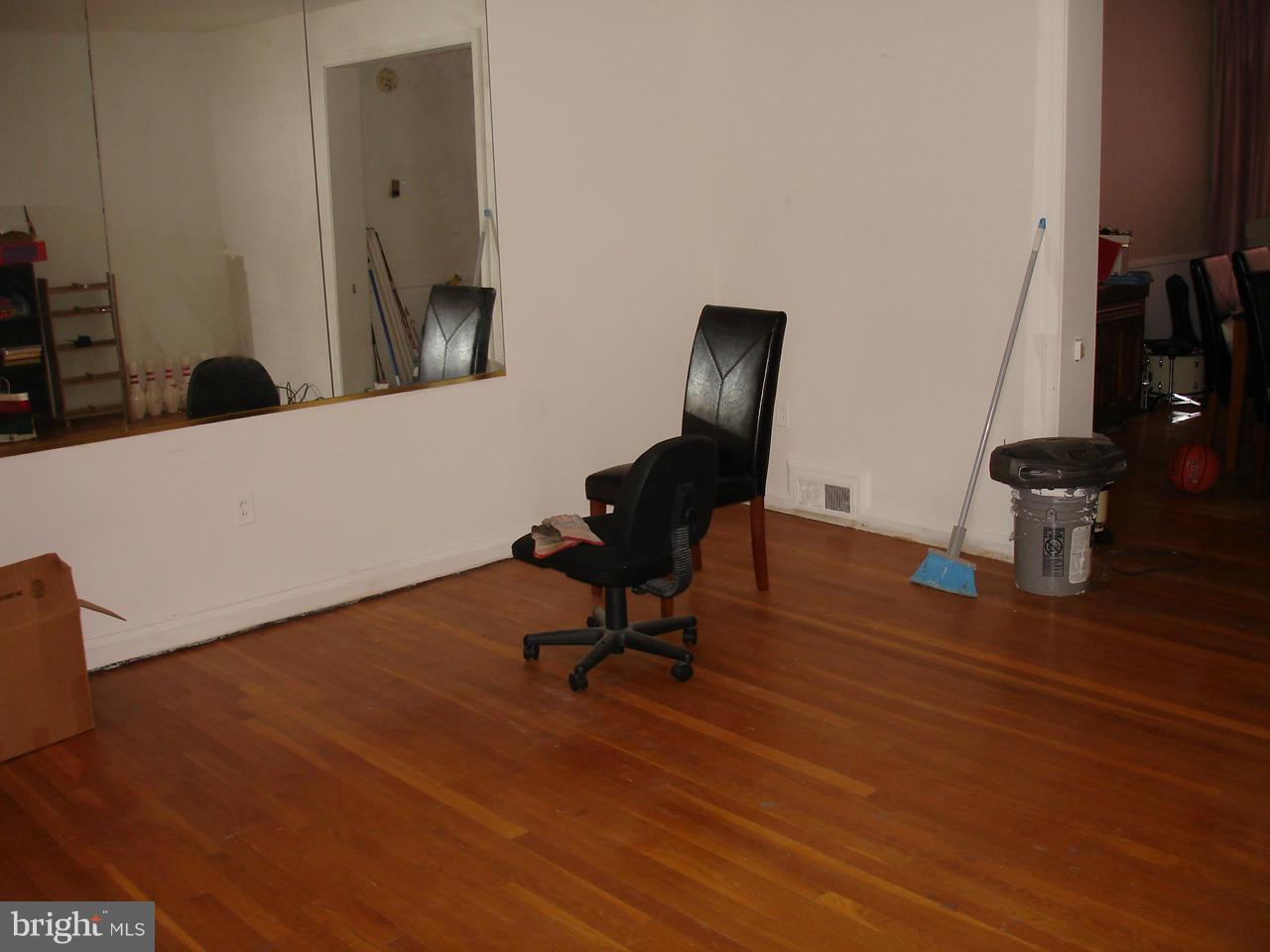 1361 Pentridge Road Baltimore, MD 21239 - Photo 2 of 3 Living Room