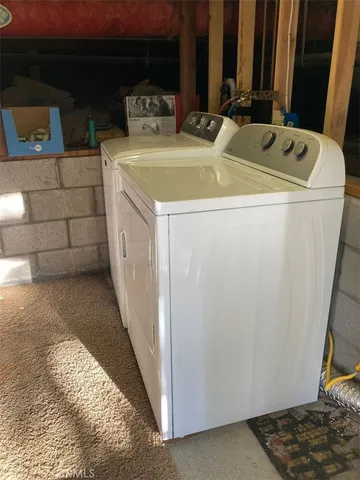 a view of back yard of the house