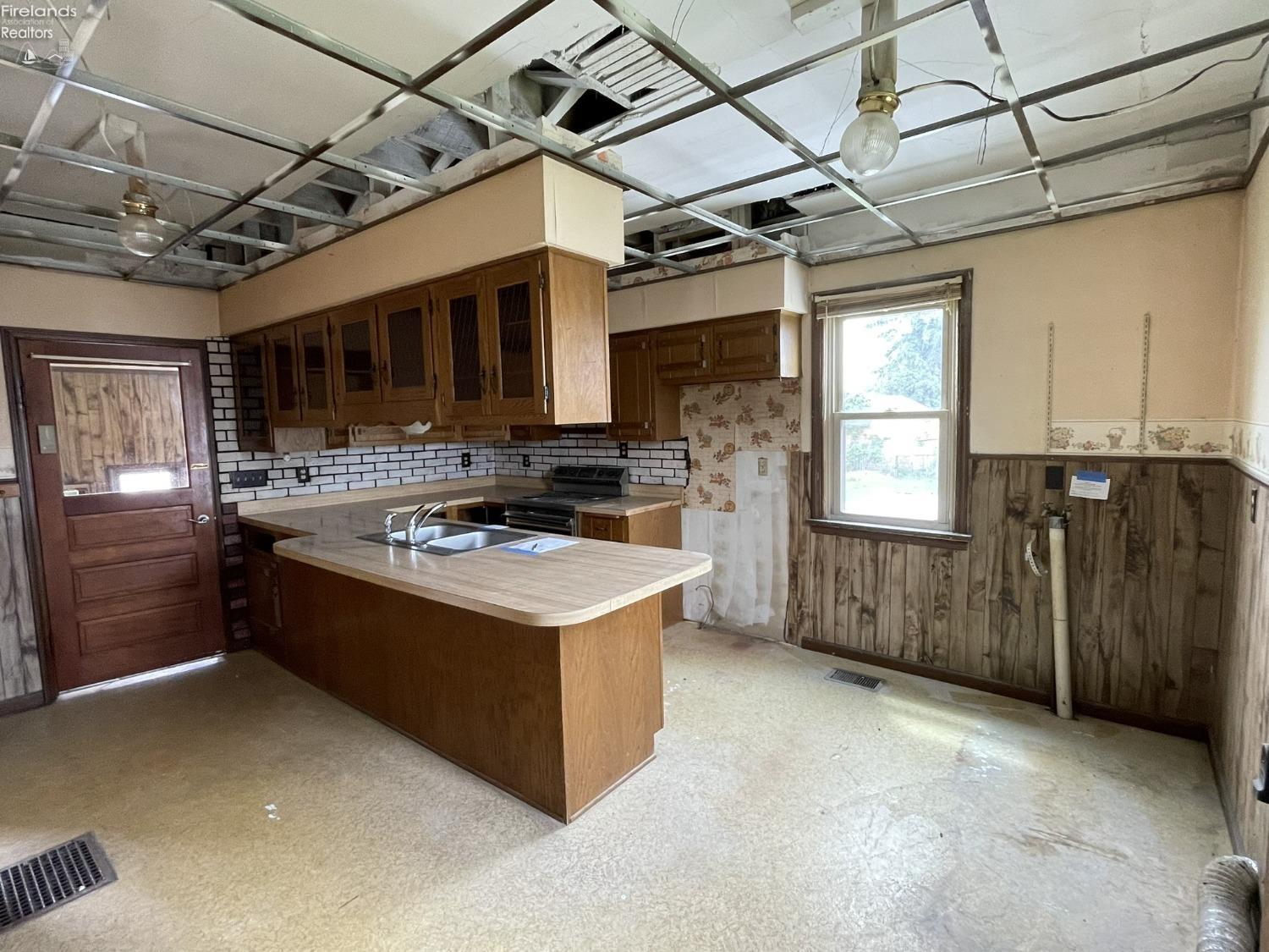 3028 Venice Road Sandusky, OH 44870 - Photo 5 of 15 Gallery Image 5