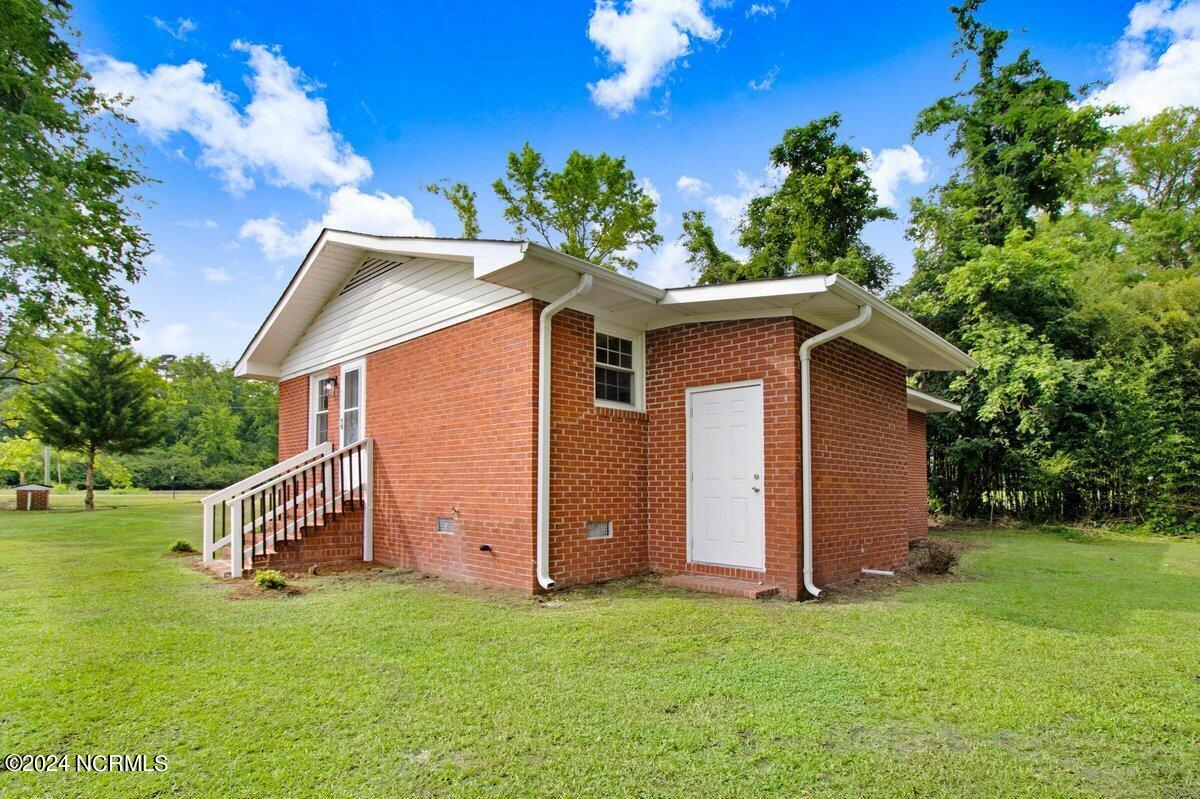 209 Hc Powers Road Wallace, NC 28466 - Photo 19 of 22 Side Entrances