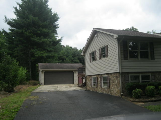 2235 Valleydale Road Salem, VA 24153 - Photo 2 of 19 IMG_2188_06