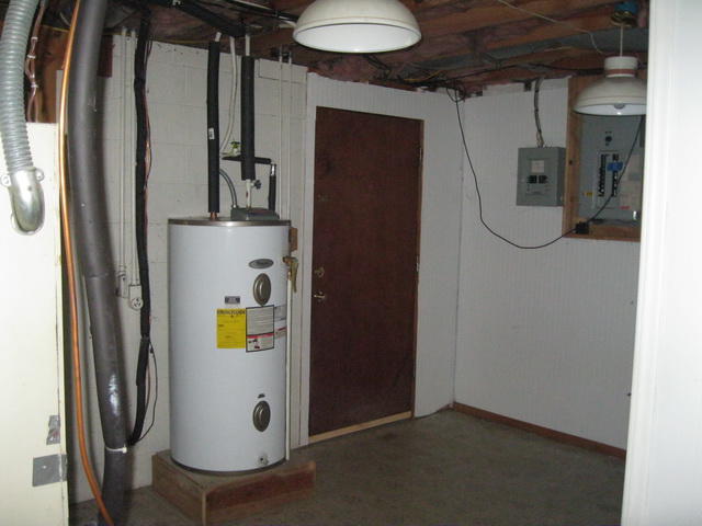 2235 Valleydale Road Salem, VA 24153 - Photo 18 of 19 IMG_2188_74
