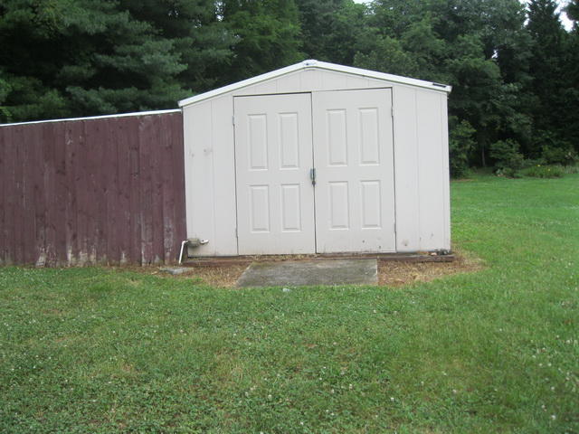 2235 Valleydale Road Salem, VA 24153 - Photo 4 of 19 IMG_2188_18