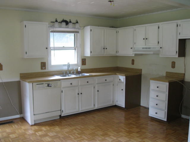 2235 Valleydale Road Salem, VA 24153 - Photo 7 of 19 IMG_2188_38