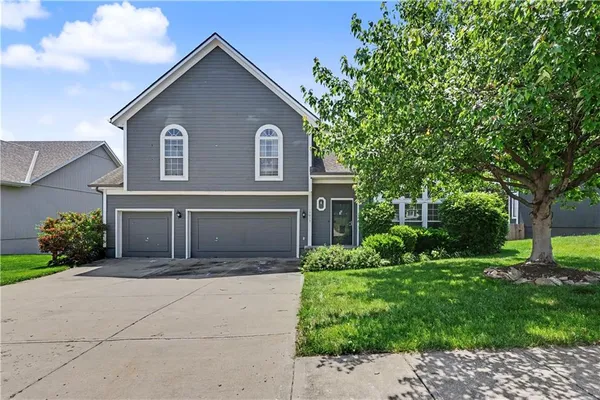 $340,000 | 17013 East 43 Street South, Independence, MO 64055