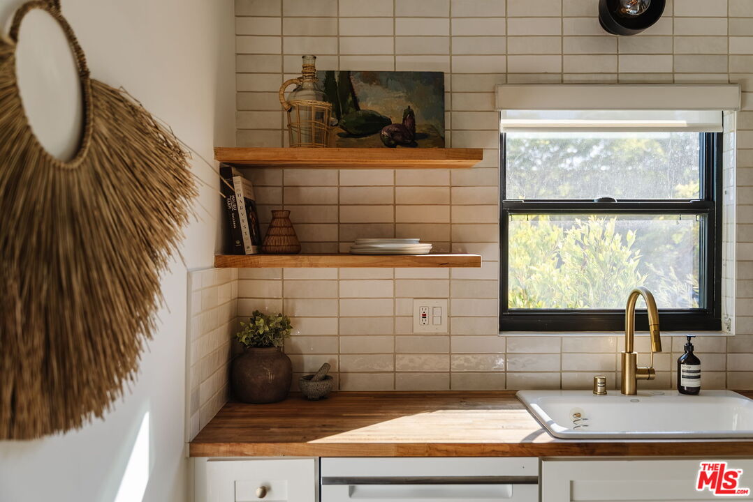 1943 12th, Unit B Santa Monica, CA 90404 - Photo 16 of 37 a sink and a table