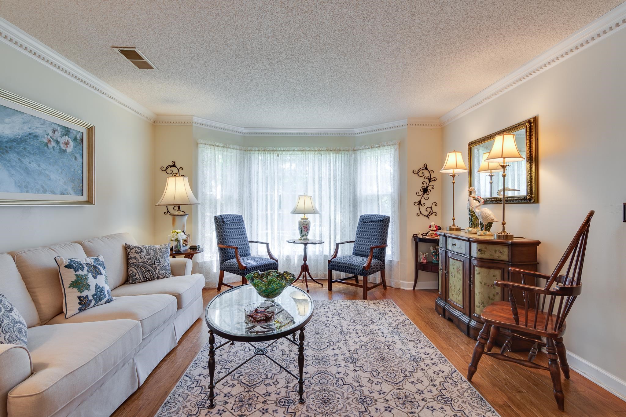 139 South Walnut Bend Road Memphis, TN 38018 - Photo 6 of 35 Nice living room adds additional space for family gatherings.