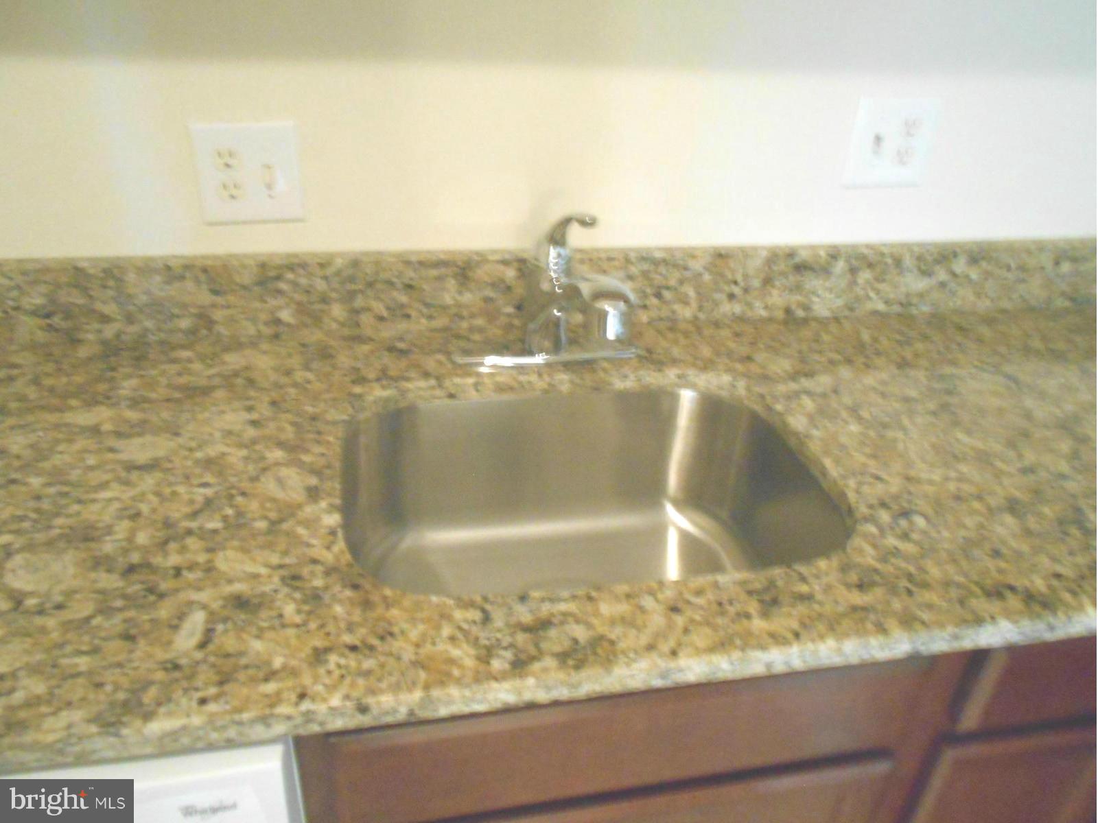 6149 Edsall Road, Unit I Alexandria, VA 22304 - Photo 11 of 30 Kitchen