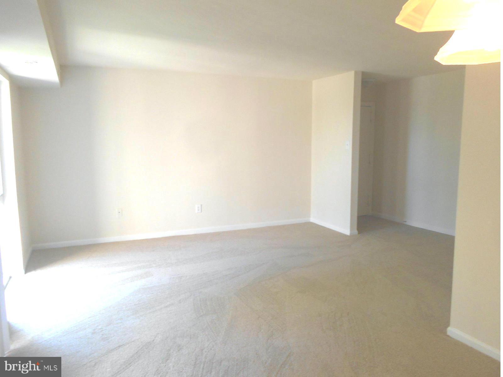 6149 Edsall Road, Unit I Alexandria, VA 22304 - Photo 3 of 30 Foyer