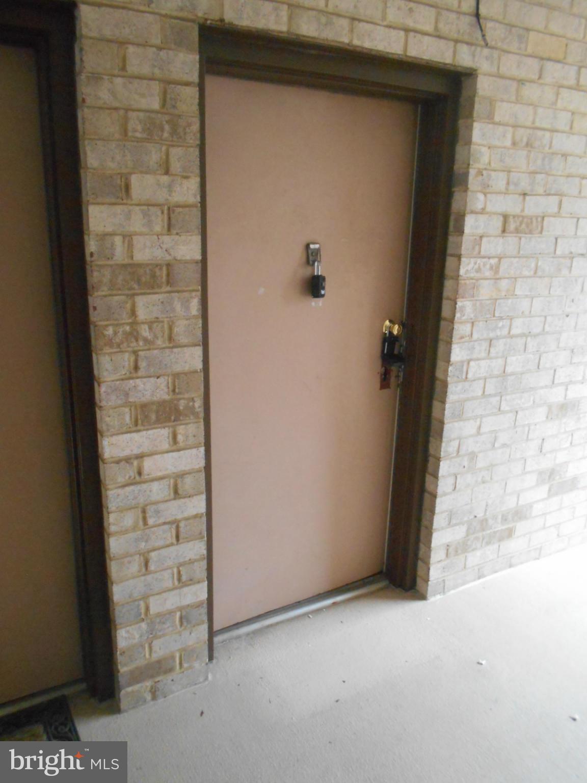 6149 Edsall Road, Unit I Alexandria, VA 22304 - Photo 28 of 30 Front door