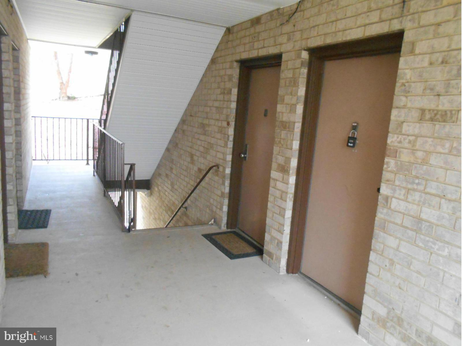 6149 Edsall Road, Unit I Alexandria, VA 22304 - Photo 29 of 30 Landing
