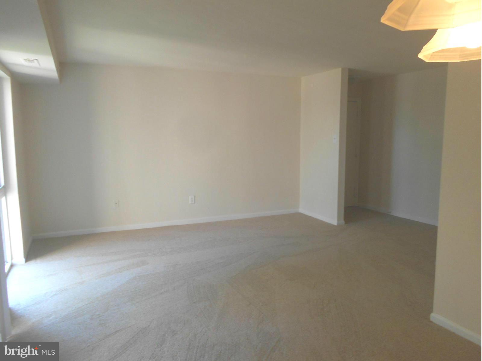 6149 Edsall Road, Unit I Alexandria, VA 22304 - Photo 5 of 30 Living Room