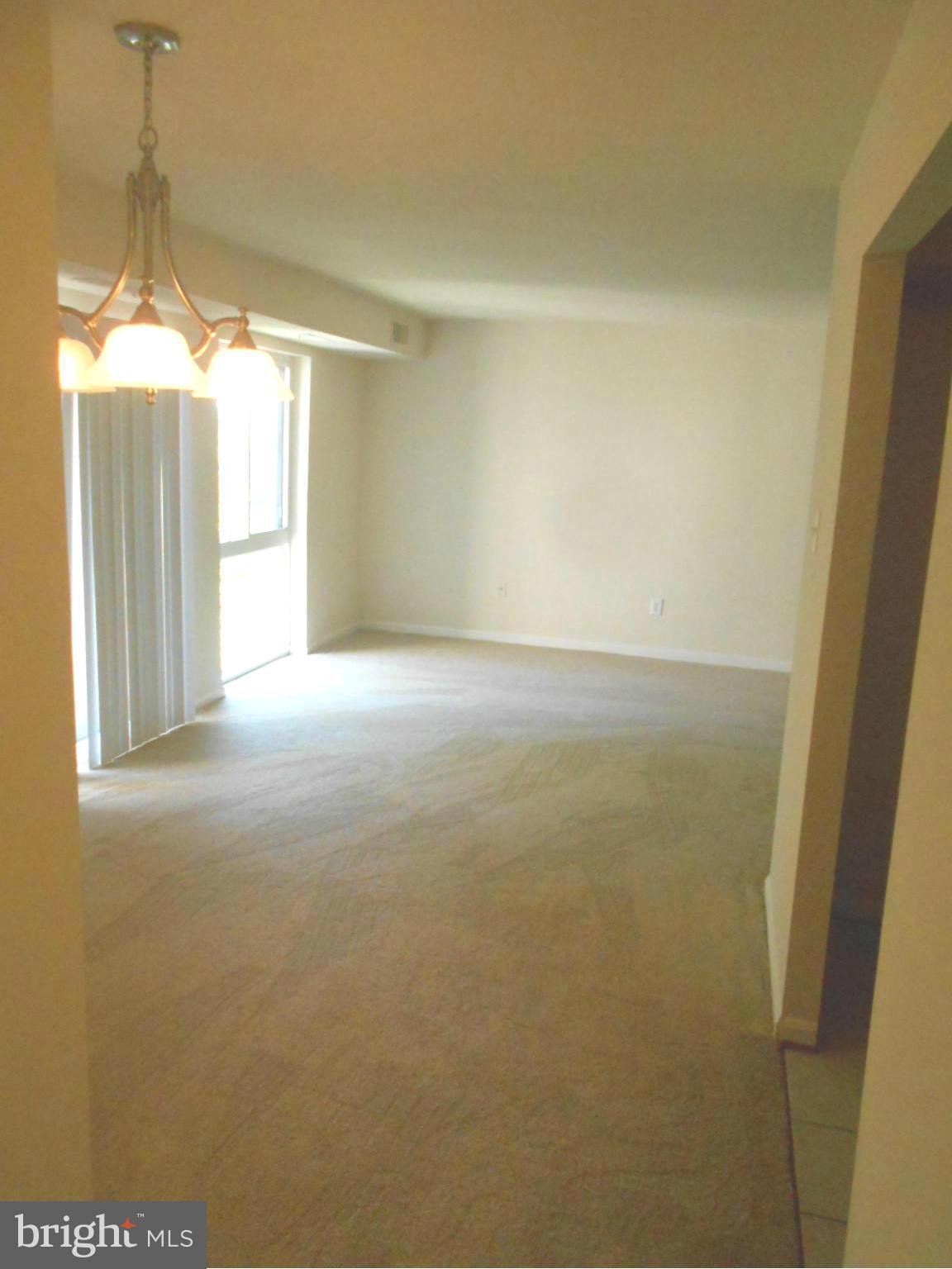 6149 Edsall Road, Unit I Alexandria, VA 22304 - Photo 7 of 30 Living Room