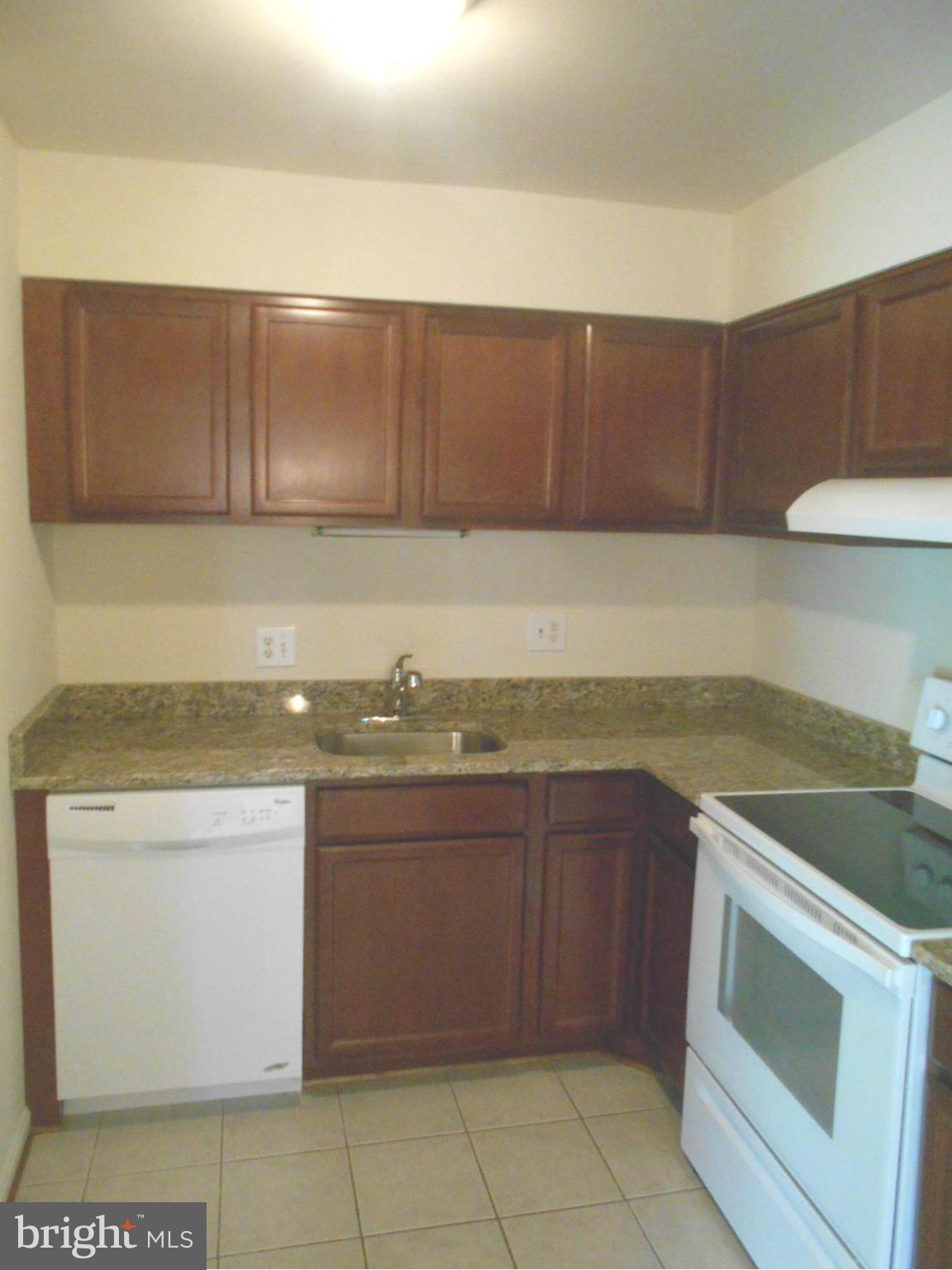 6149 Edsall Road, Unit I Alexandria, VA 22304 - Photo 10 of 30 Kitchen