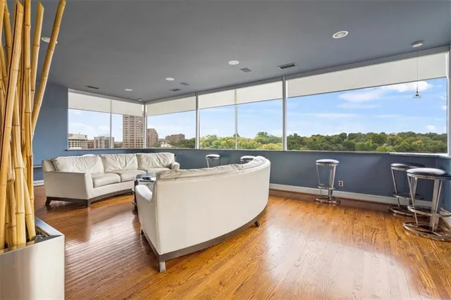$198,000 | 803 West 48th Street, Unit 101, Kansas City, MO 64112