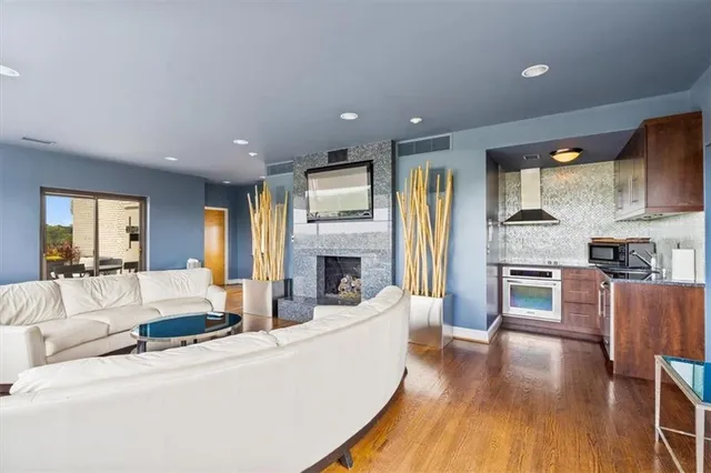 $198,000 | 803 West 48th Street, Unit 101, Kansas City, MO 64112