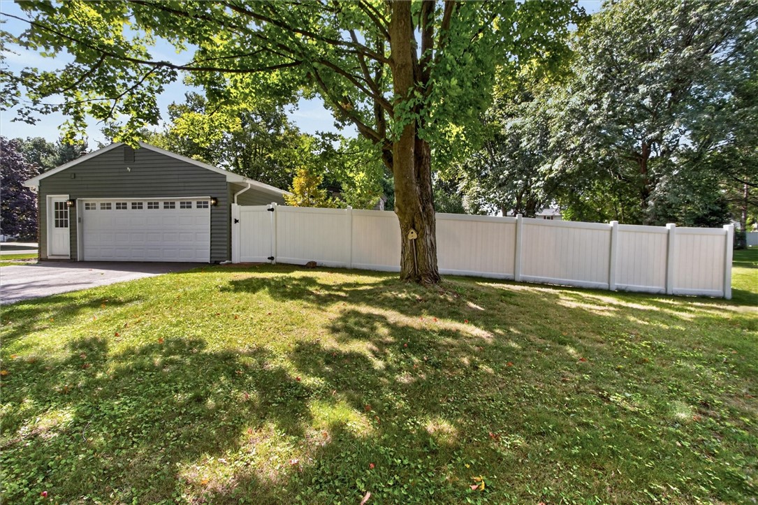 206 Huckleberry Road Farmington, NY 14425 - Photo 3 of 49 New Privacy Fence