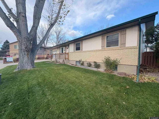 $389,000 | 627 Harrison Street, Douglas, WY 82633