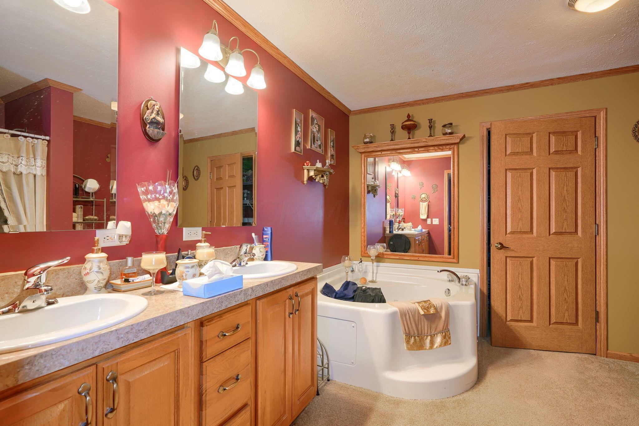 9023 Bussert Road Southwest Amanda, OH 43102 - Photo 20 of 30 tub & seperate shower