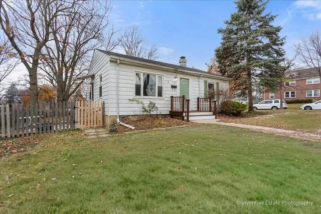 $265,000 | 302 South Park Street, Westmont, IL 60559
