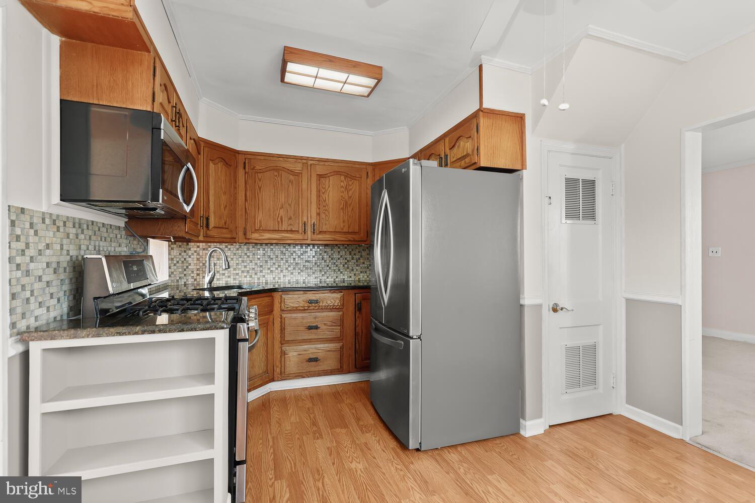 35 Ridgemoor Road Essex, MD 21221 - Photo 13 of 43 Eat In Kitchen