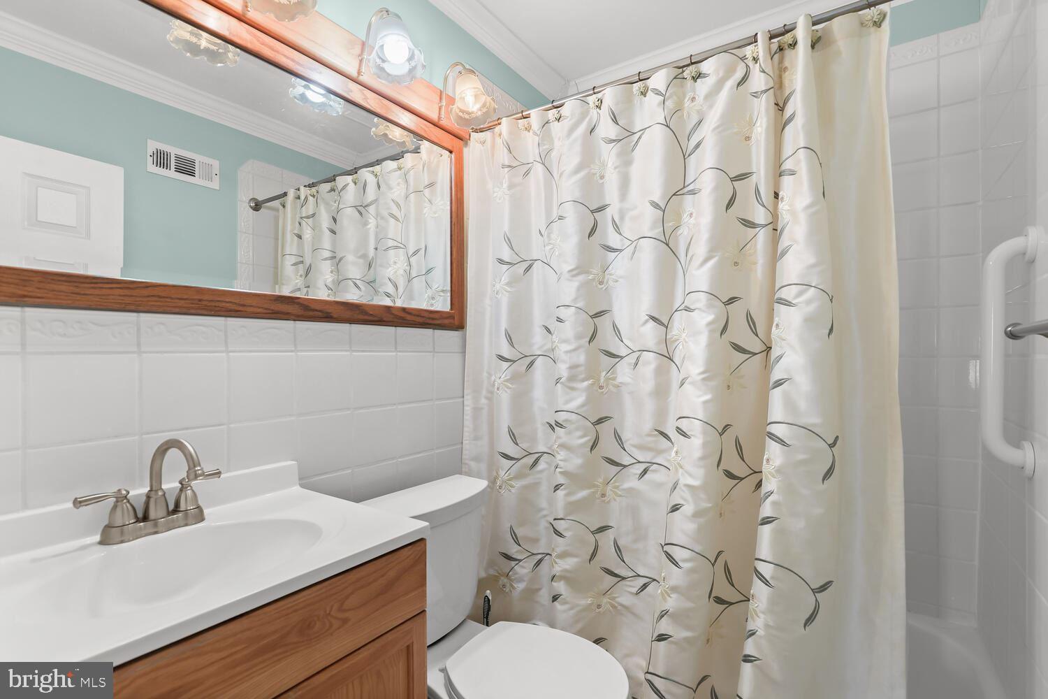 35 Ridgemoor Road Essex, MD 21221 - Photo 33 of 43 Main Level Bath