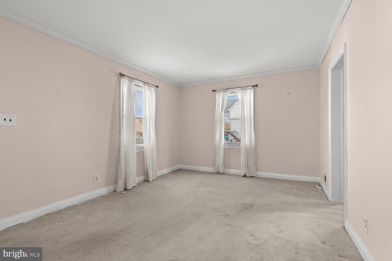 35 Ridgemoor Road Essex, MD 21221 - Photo 6 of 43 Living Room