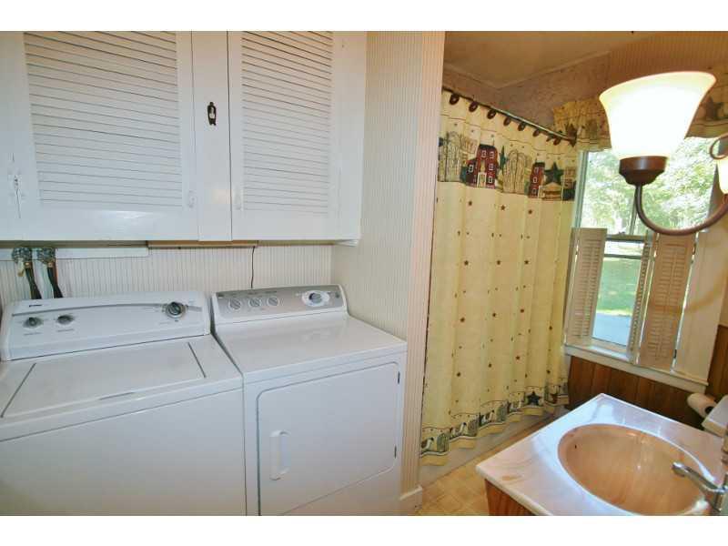 1295 State Street Bangor, ME 04401 - Photo 21 of 26 Bathroom.