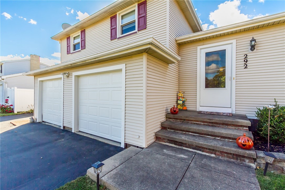 292 Sandoris Circle Irondequoit, NY 14622 - Photo 3 of 28