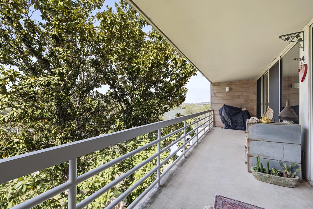 1012 Guadalupe Street Kerrville, TX 78028 - Photo 12 of 28