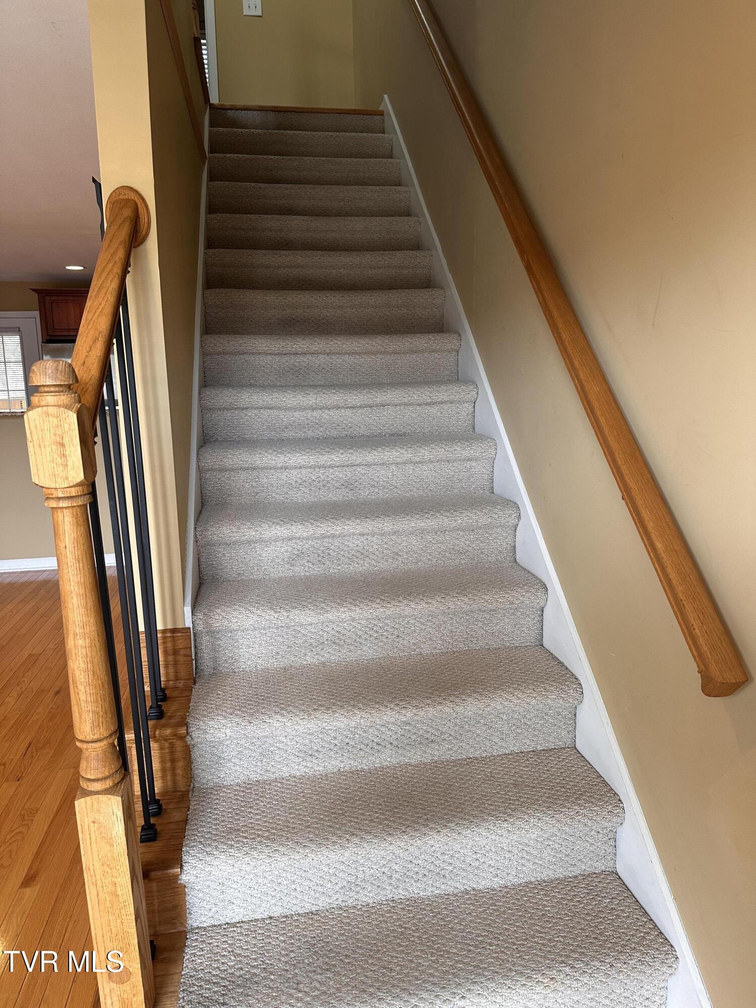 168 Montvale Road, Unit 168 Bristol, VA 24201 - Photo 16 of 26 IMG_2177