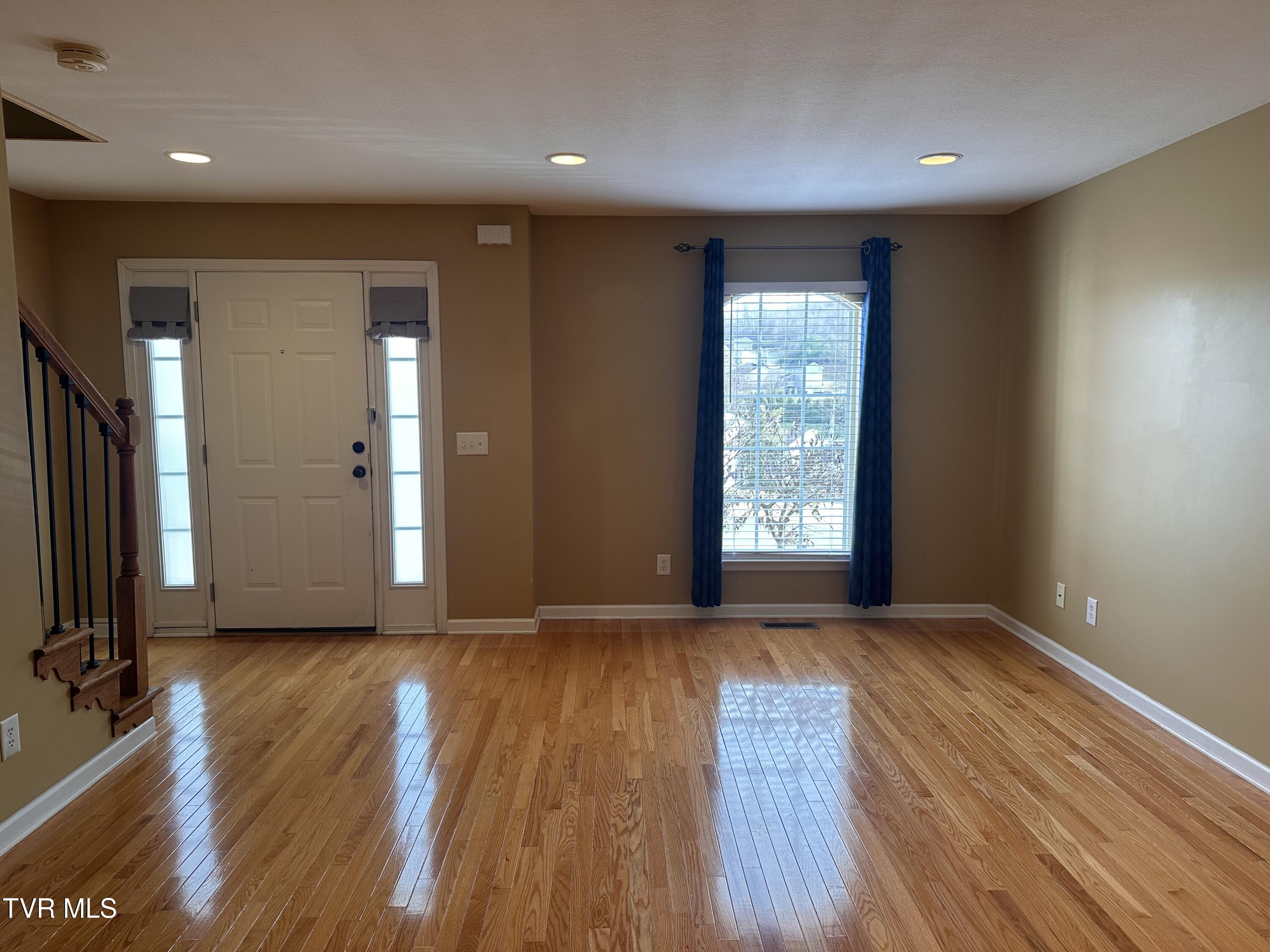 168 Montvale Road, Unit 168 Bristol, VA 24201 - Photo 4 of 26 IMG_2201