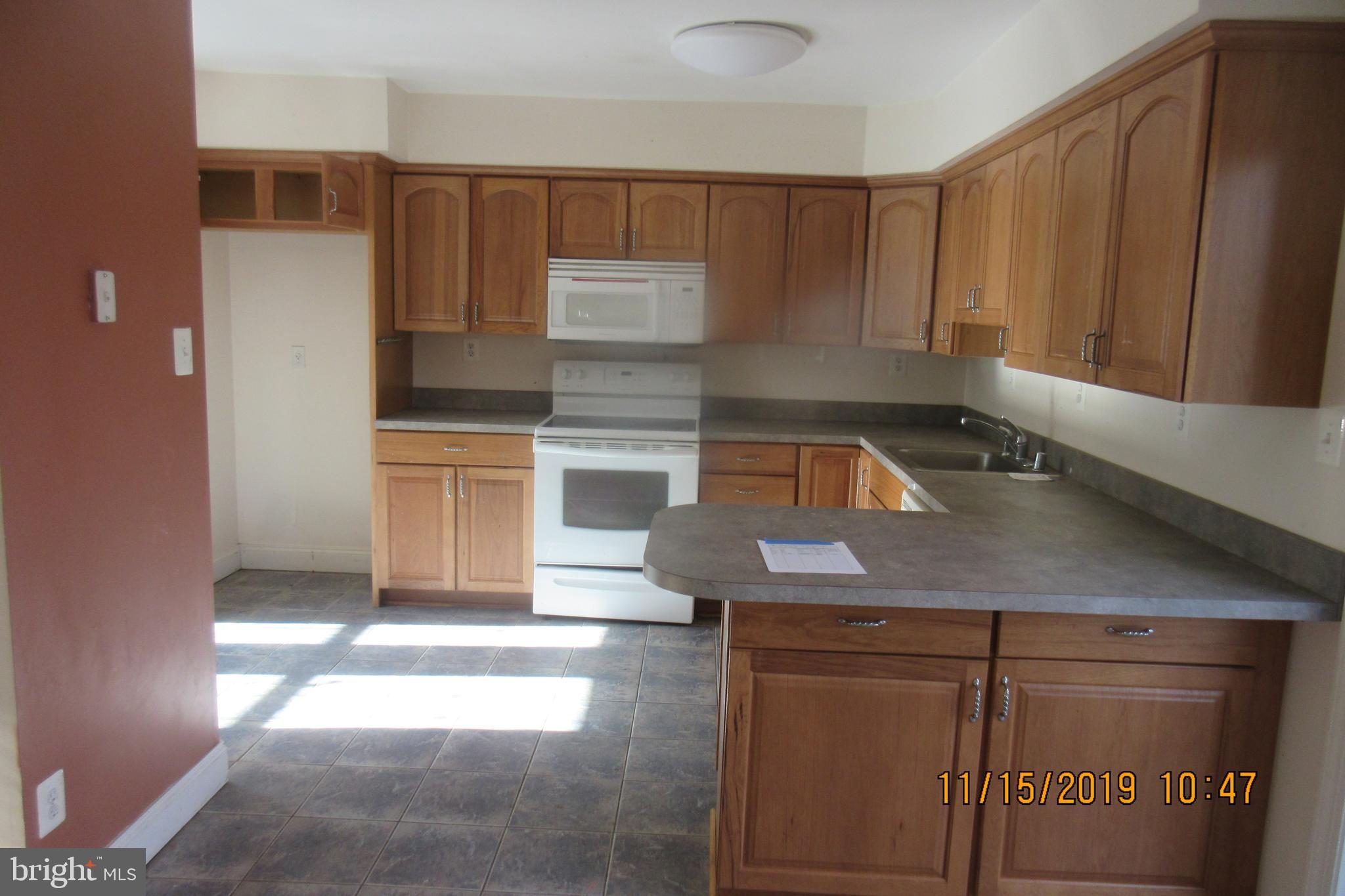 528 North Hammonds Ferry Road Linthicum, MD 21090 - Photo 6 of 15 Kitchen