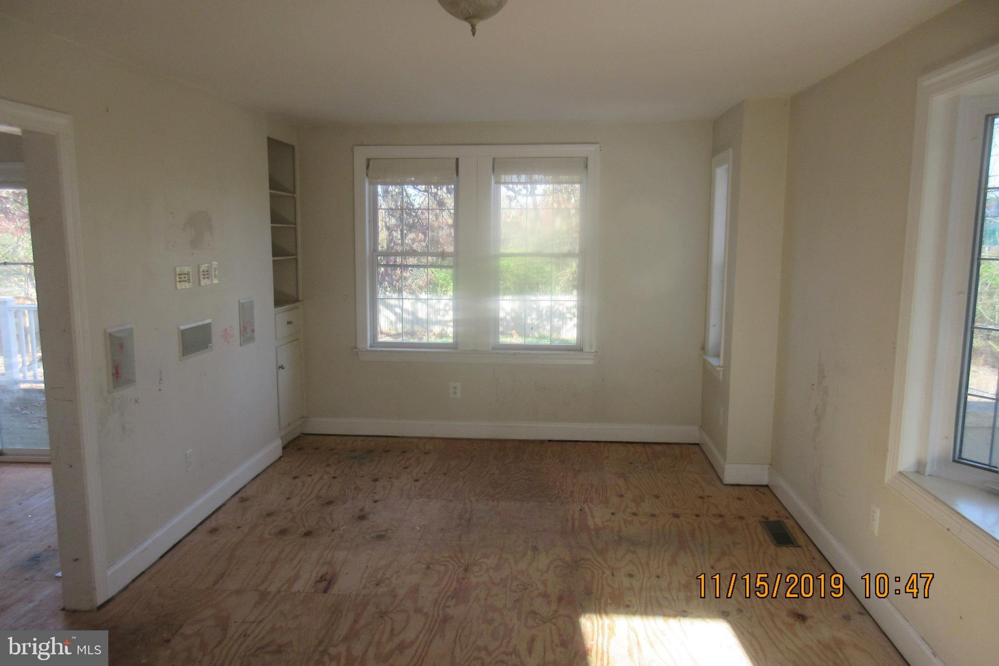 528 North Hammonds Ferry Road Linthicum, MD 21090 - Photo 7 of 15 Dining Room