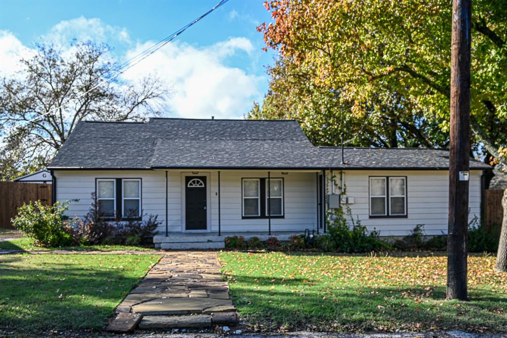 a view of a house with garden and yard