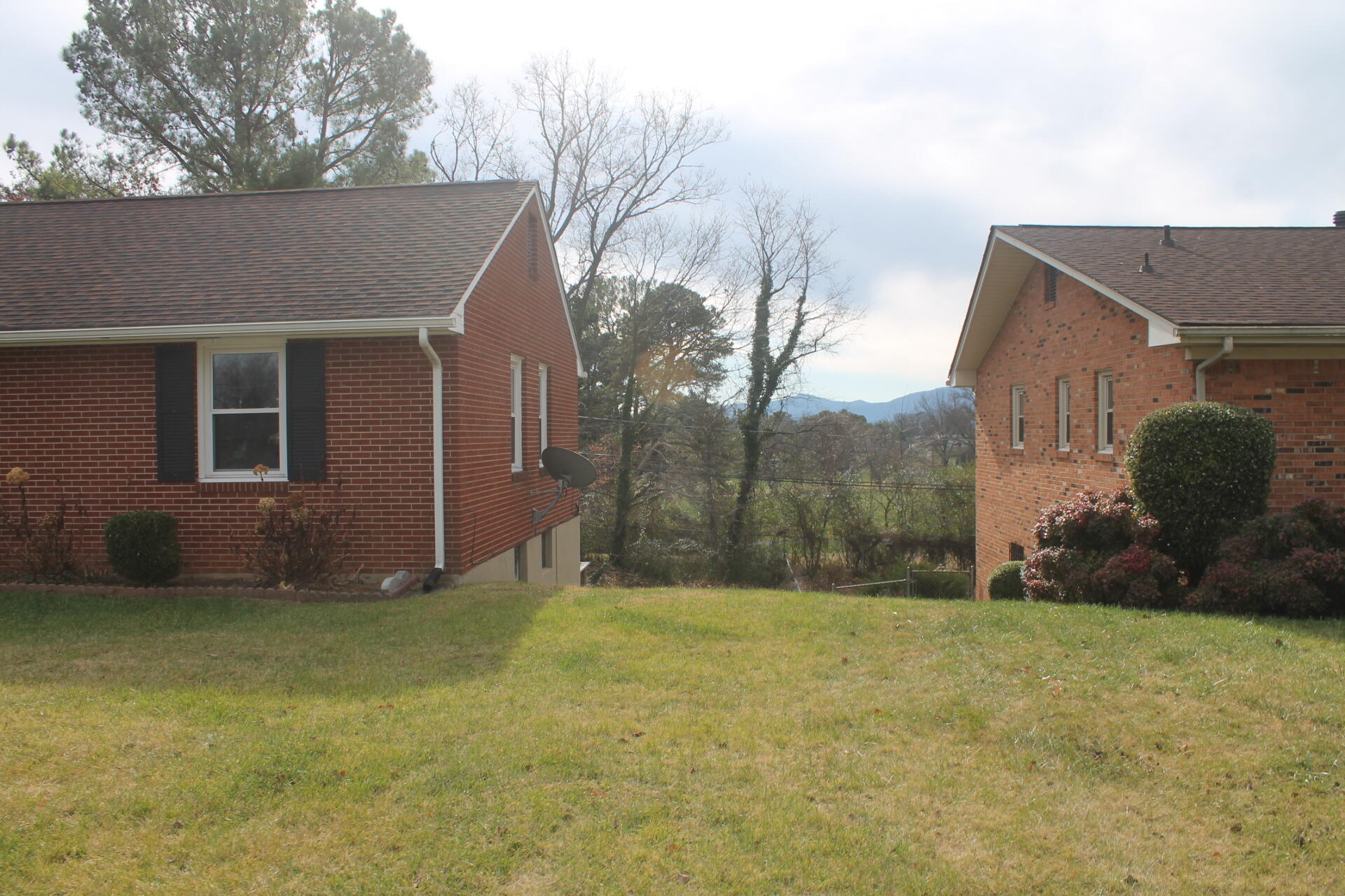 3428 Kershaw Road Northwest Roanoke, VA 24017 - Photo 2 of 14 IMG_7545