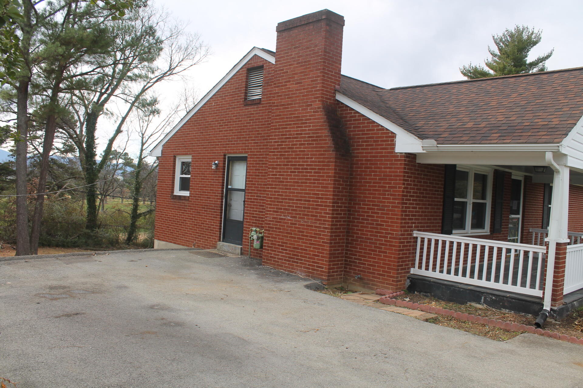 3428 Kershaw Road Northwest Roanoke, VA 24017 - Photo 4 of 14 IMG_7567