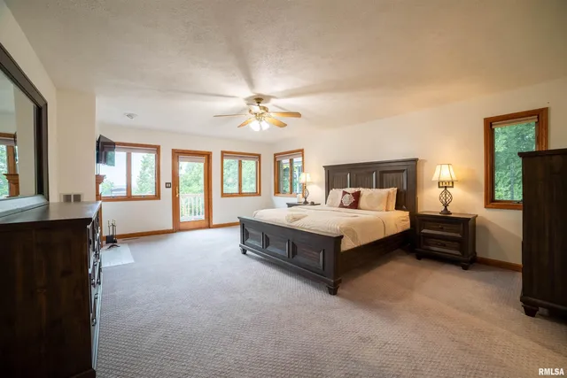 $1,025,000 | 3939 Musholt Strasse Lane, Quincy, IL 62305