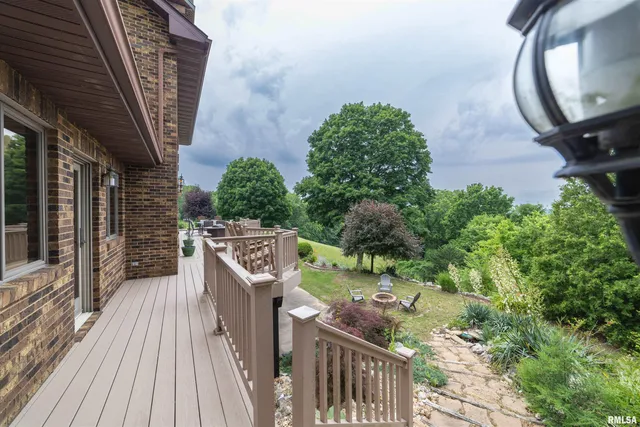 $1,025,000 | 3939 Musholt Strasse Lane, Quincy, IL 62305