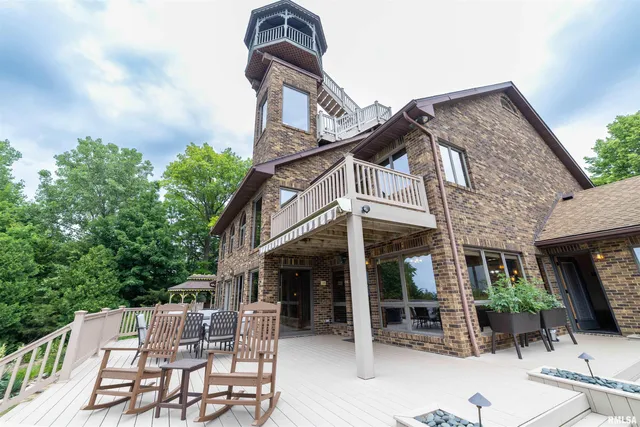 $1,025,000 | 3939 Musholt Strasse Lane, Quincy, IL 62305