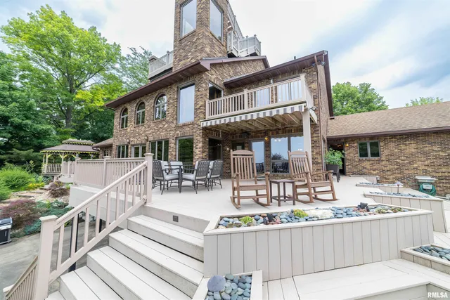 $1,025,000 | 3939 Musholt Strasse Lane, Quincy, IL 62305