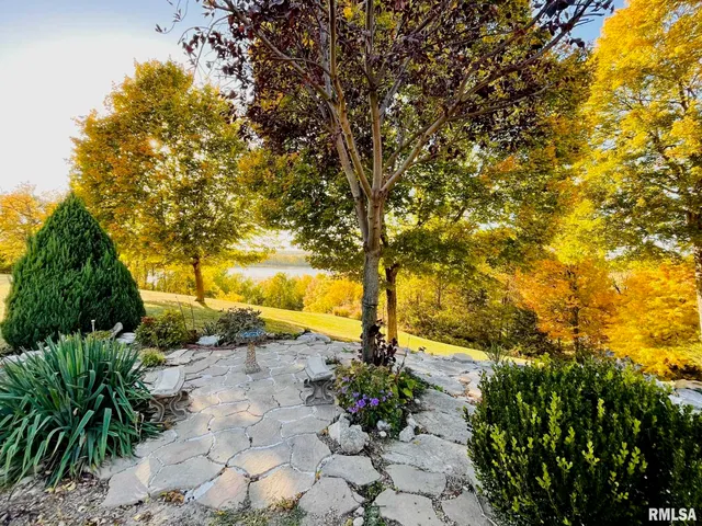 $1,025,000 | 3939 Musholt Strasse Lane, Quincy, IL 62305