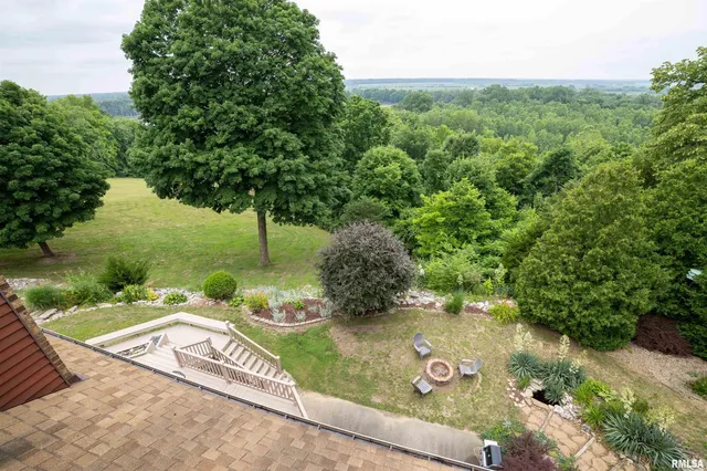 $1,025,000 | 3939 Musholt Strasse Lane, Quincy, IL 62305