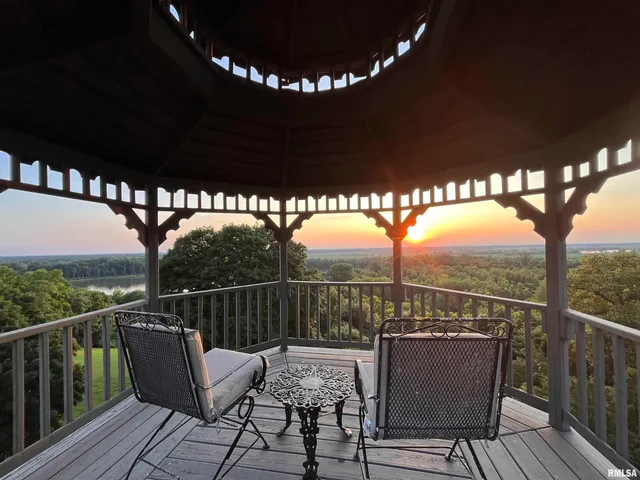 $1,025,000 | 3939 Musholt Strasse Lane, Quincy, IL 62305