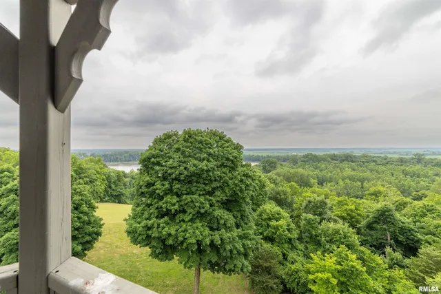 $1,025,000 | 3939 Musholt Strasse Lane, Quincy, IL 62305