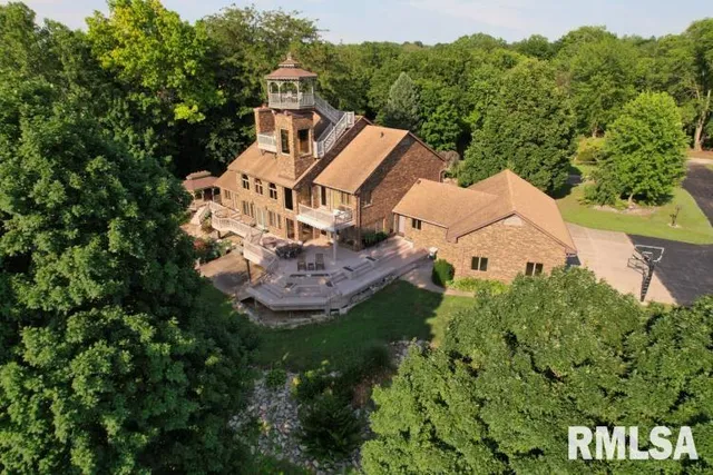 $1,025,000 | 3939 Musholt Strasse Lane, Quincy, IL 62305