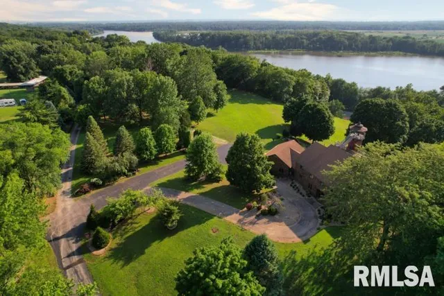 $1,025,000 | 3939 Musholt Strasse Lane, Quincy, IL 62305
