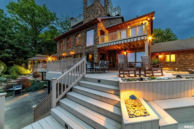 $1,025,000 | 3939 Musholt Strasse Lane, Quincy, IL 62305